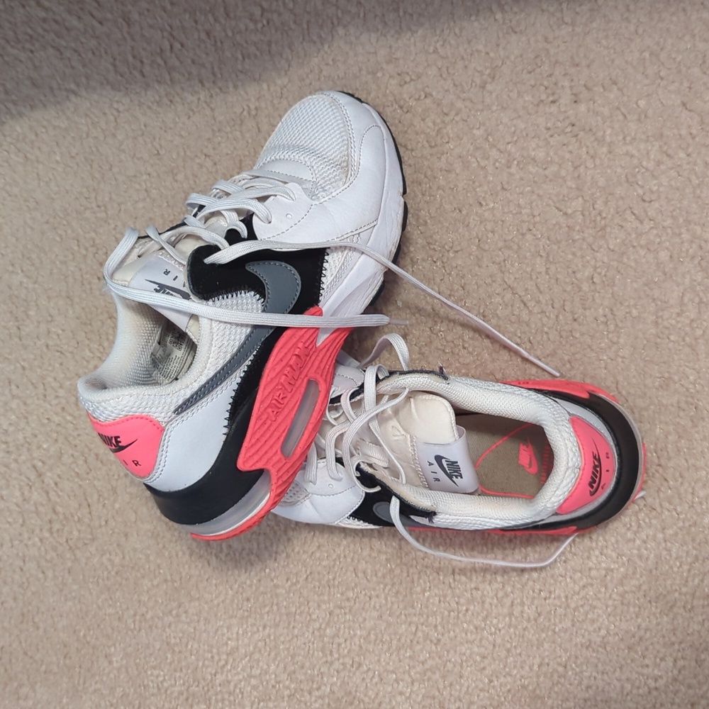 Nike Air Max Excee hot pink